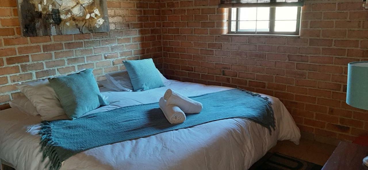 Twin Peaks Cottages And Horse Trekking Maseru Exteriör bild