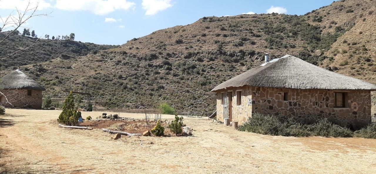 Twin Peaks Cottages And Horse Trekking Maseru Exteriör bild