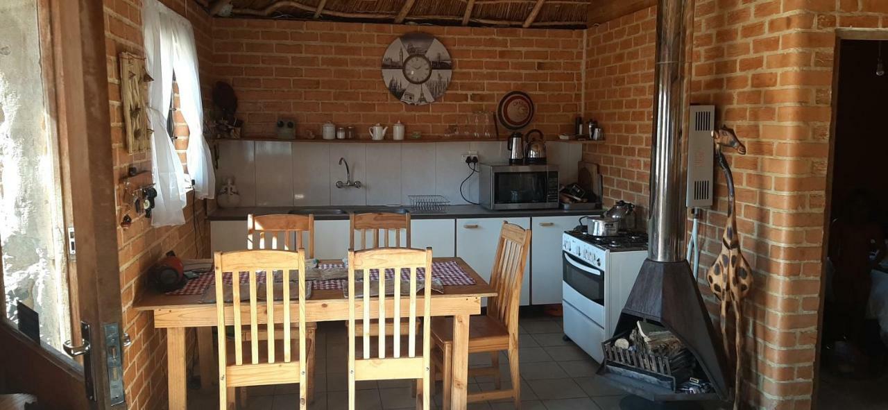 Twin Peaks Cottages And Horse Trekking Maseru Exteriör bild